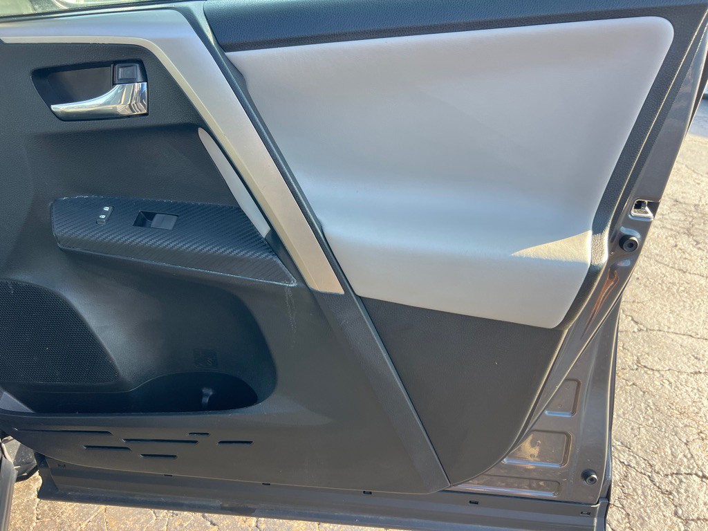 2015 Toyota Rav4 Image 17