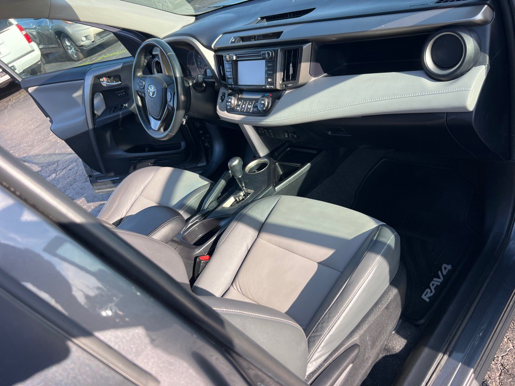 2015 Toyota Rav4 Image 18