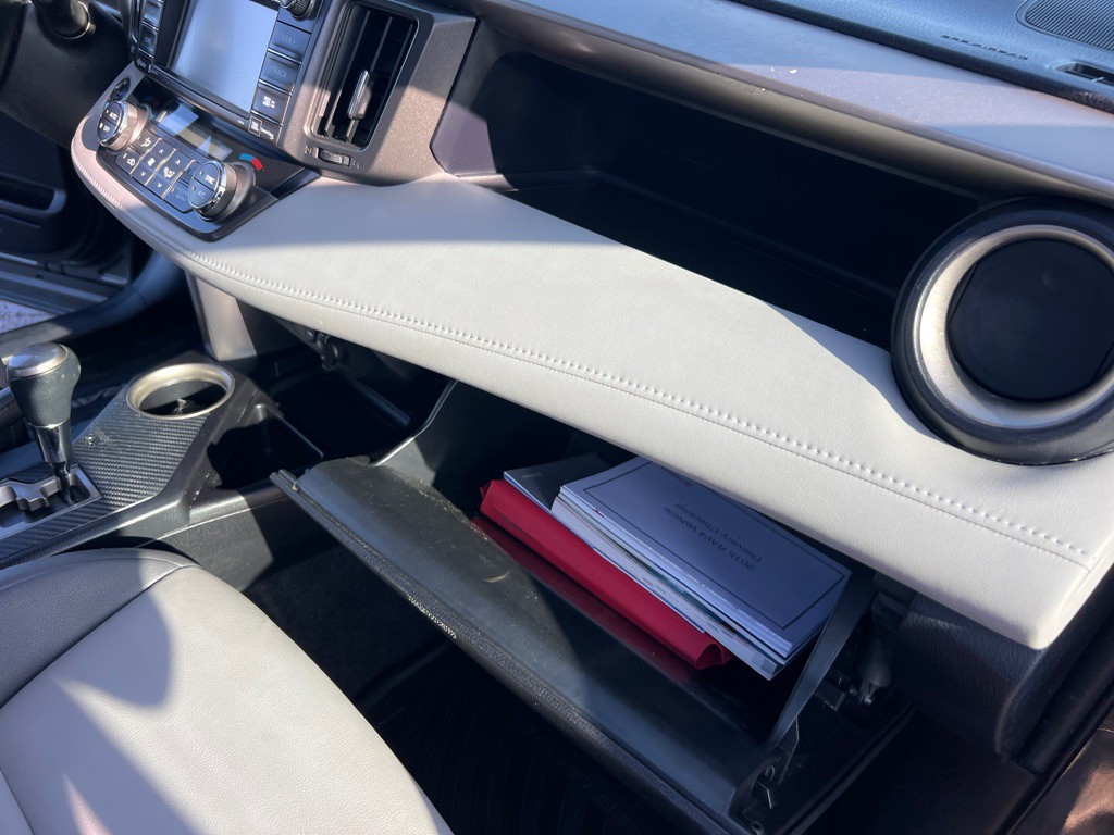 2015 Toyota Rav4 Image 21