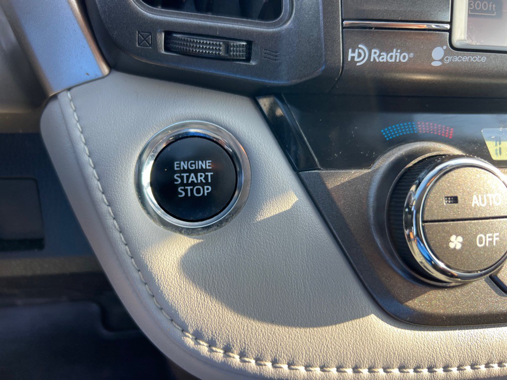 2015 Toyota Rav4 Image 32