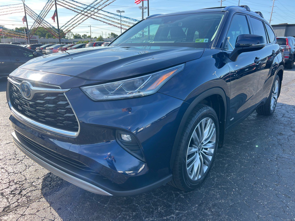 2022 Toyota Highlander Image 3