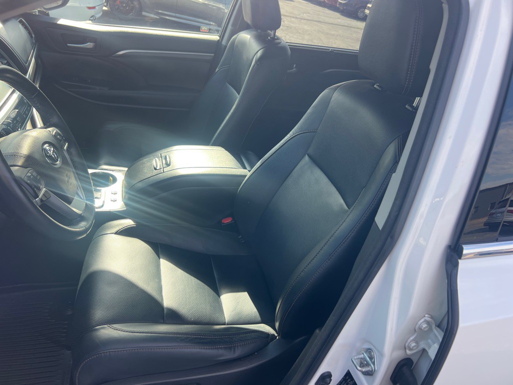 2017 Toyota Highlander Image 12
