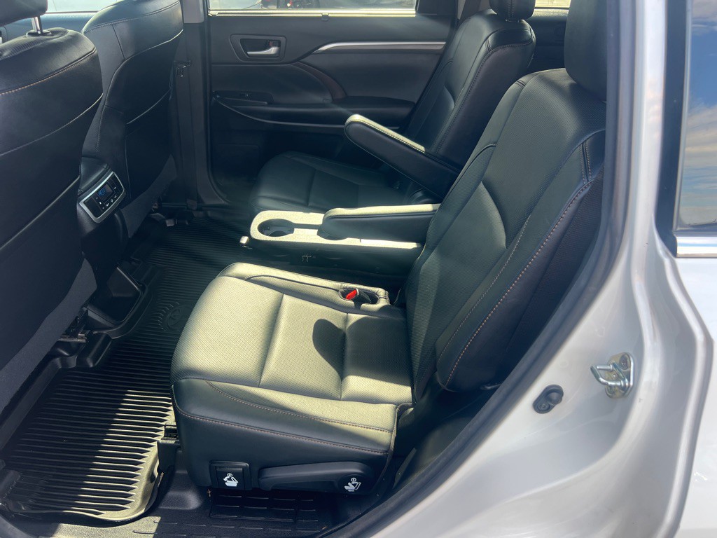 2017 Toyota Highlander Image 14