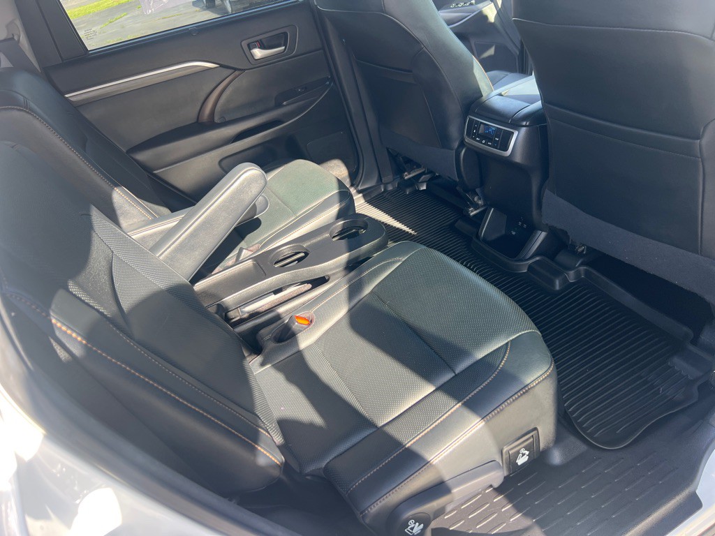 2017 Toyota Highlander Image 20