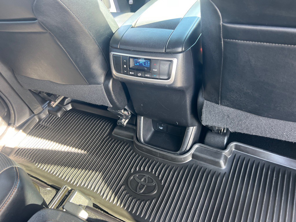 2017 Toyota Highlander Image 21