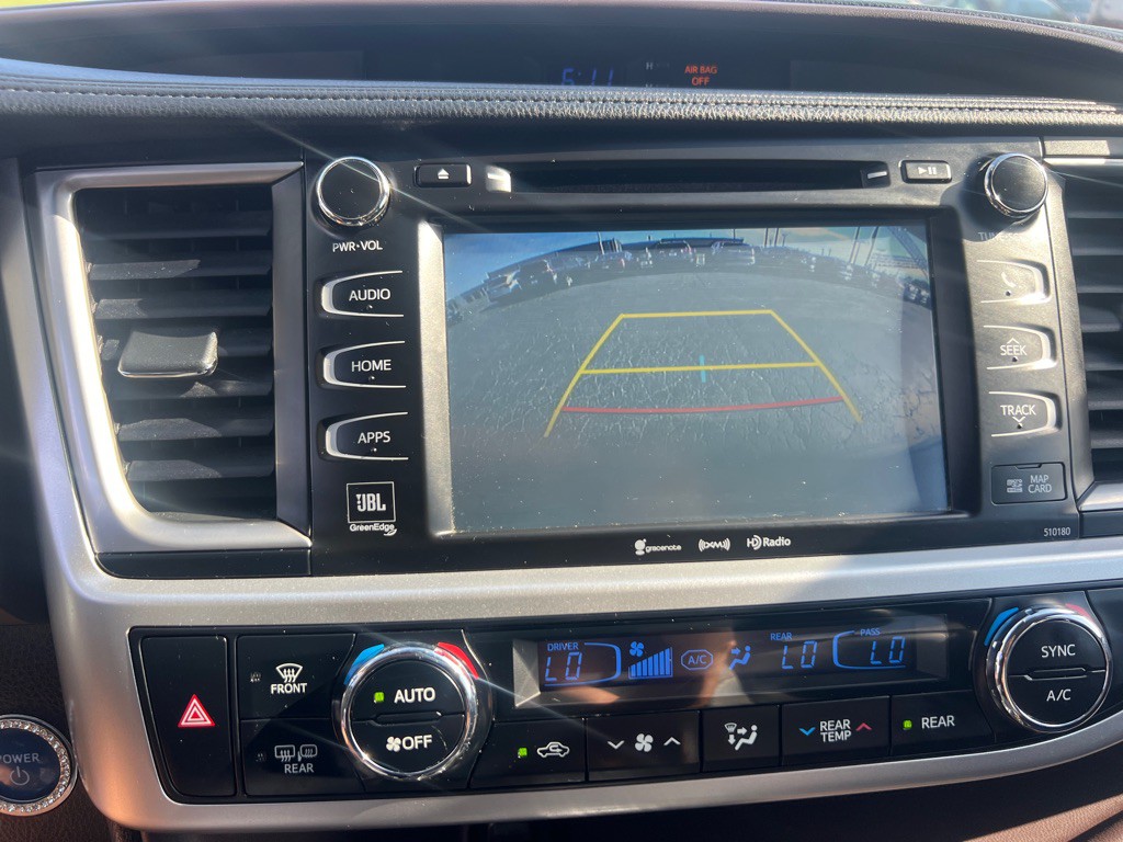 2017 Toyota Highlander Image 36