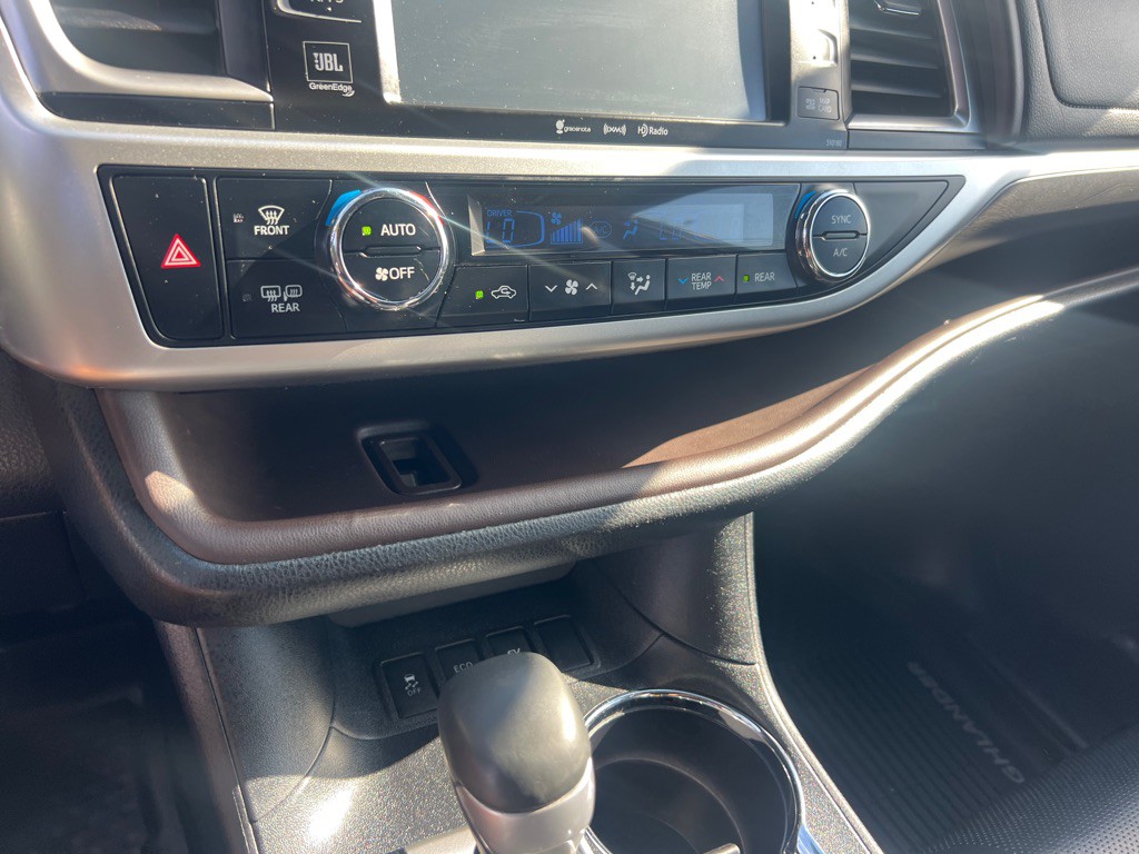 2017 Toyota Highlander Image 39