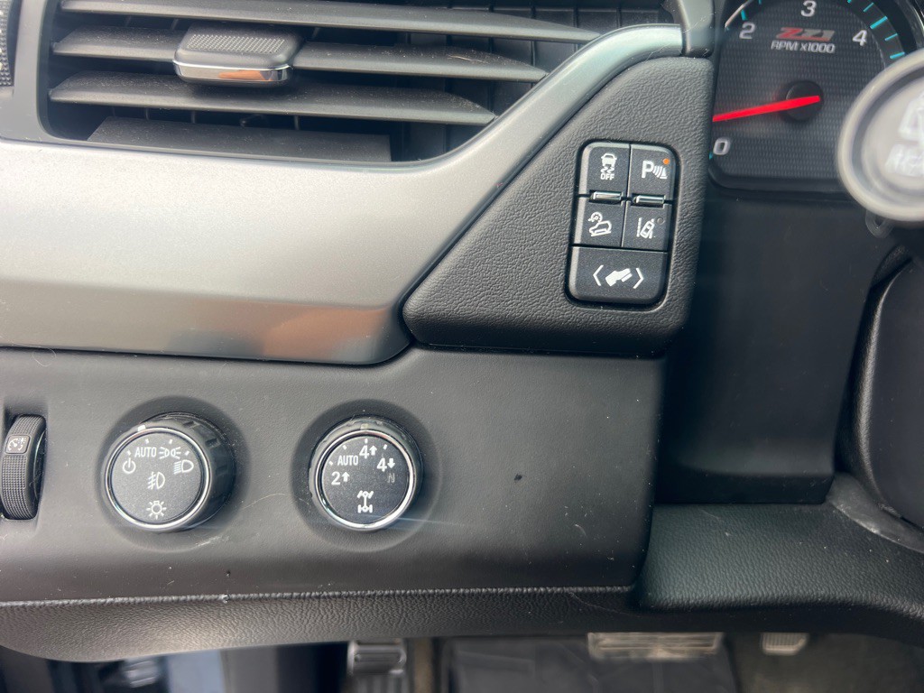 2015 Chevrolet Suburban Image 32