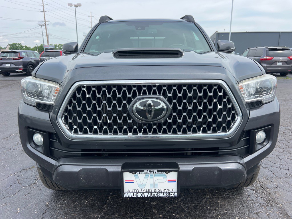 2018 Toyota Tacoma Image 2