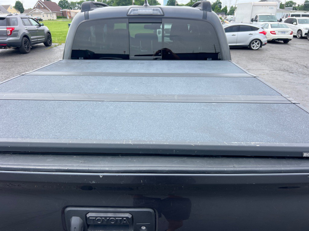 2018 Toyota Tacoma Image 10