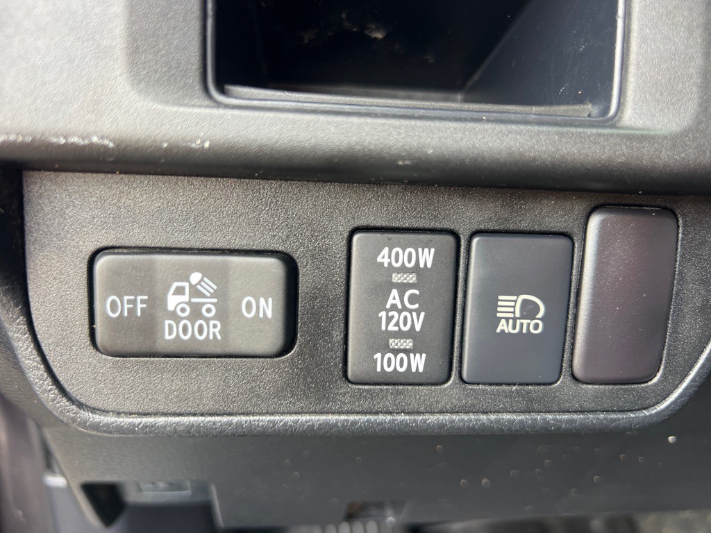2018 Toyota Tacoma Image 35