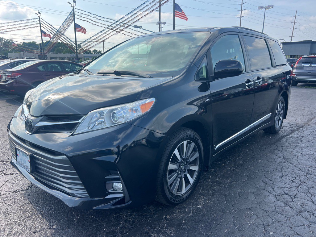 2020 Toyota Sienna Image 3
