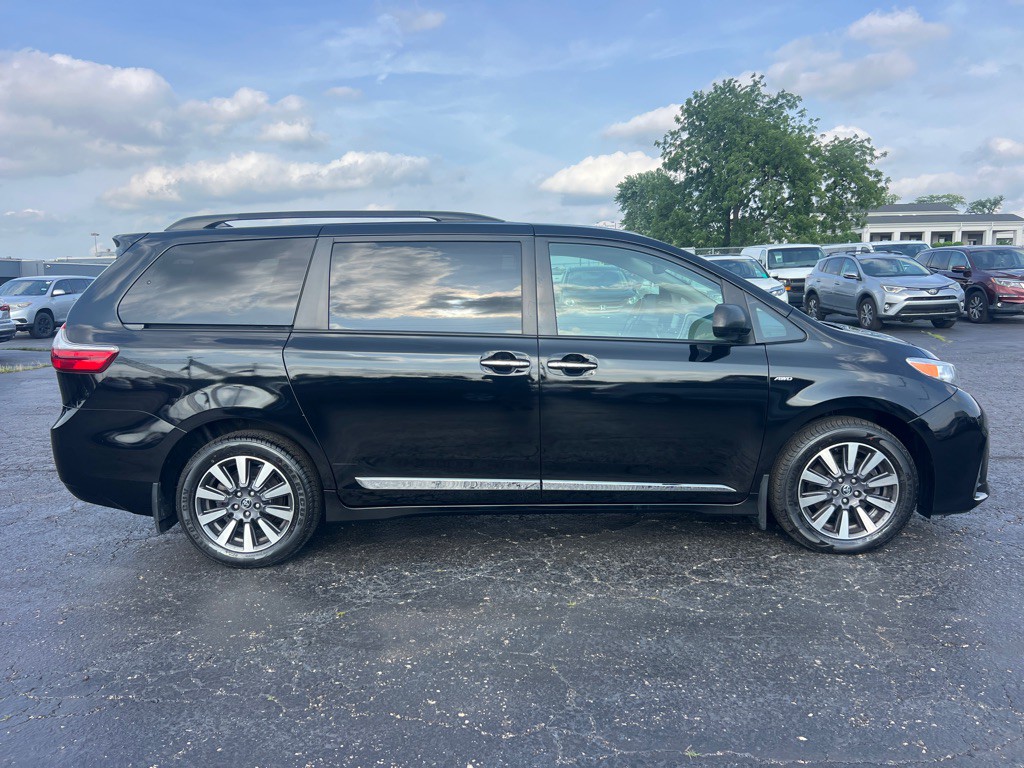 2020 Toyota Sienna Image 8