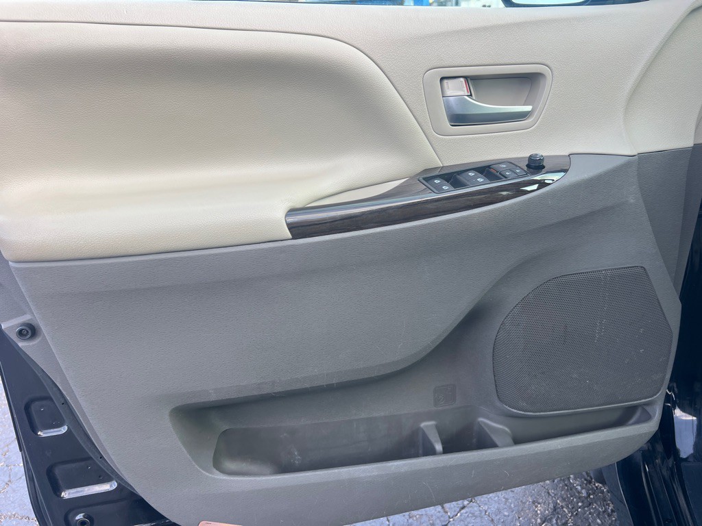 2020 Toyota Sienna Image 10