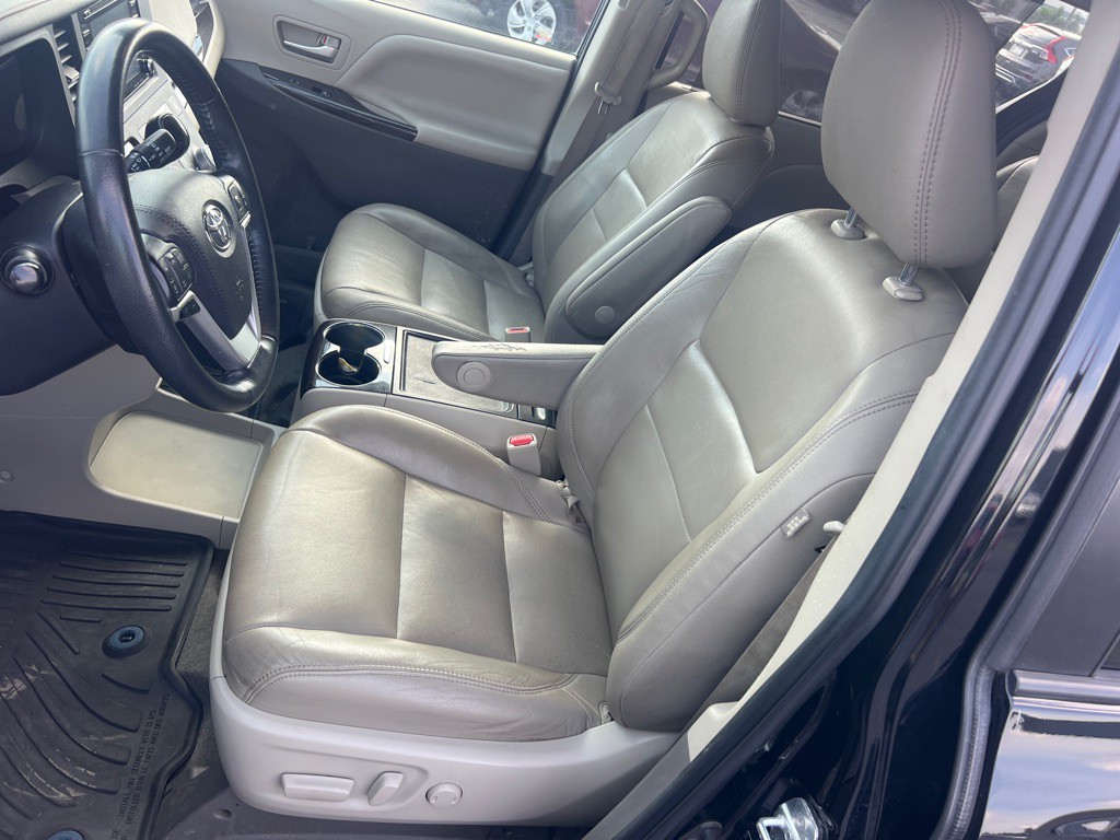 2020 Toyota Sienna Image 11