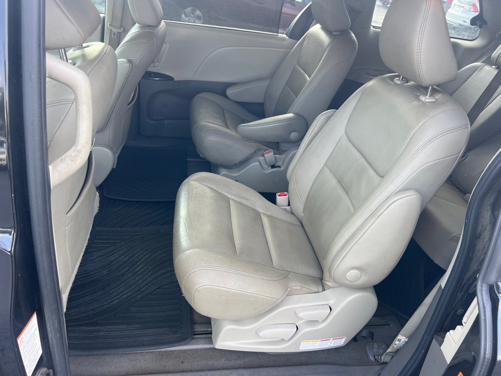 2020 Toyota Sienna Image 12