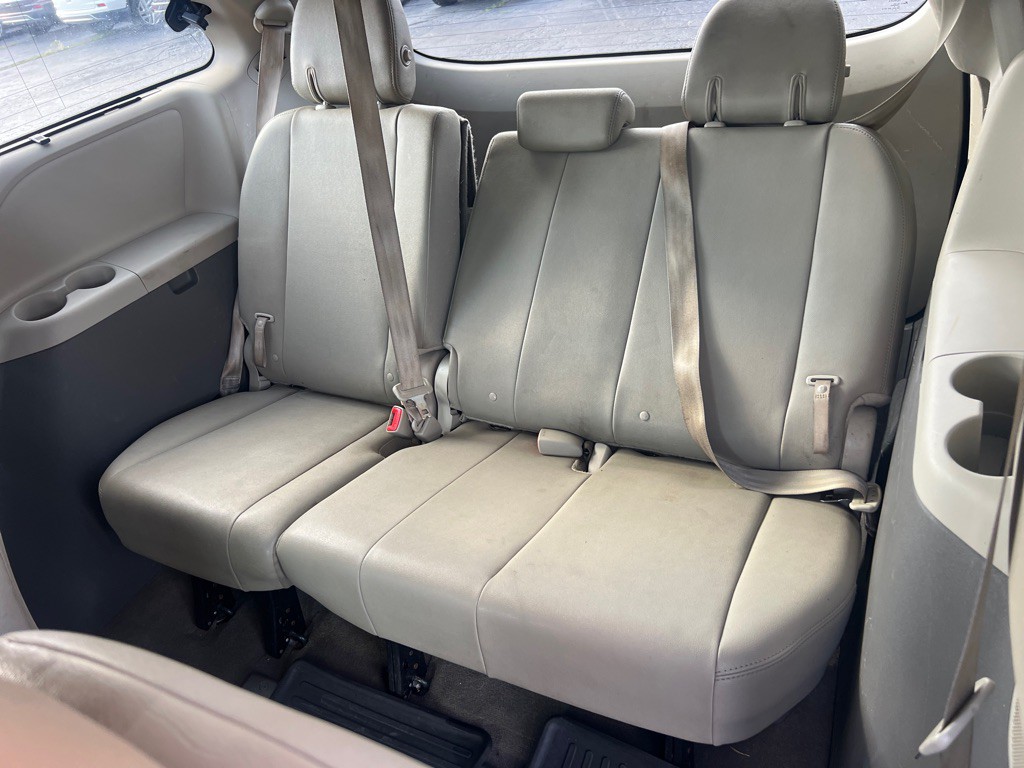 2020 Toyota Sienna Image 14