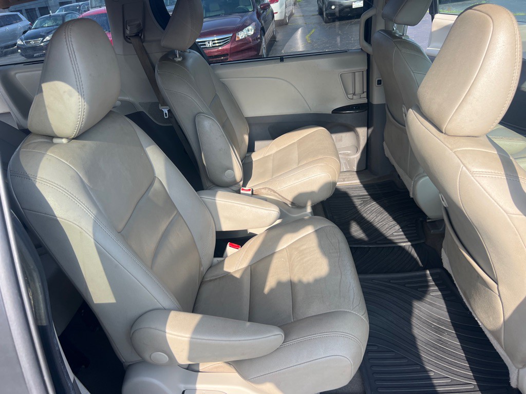 2020 Toyota Sienna Image 16
