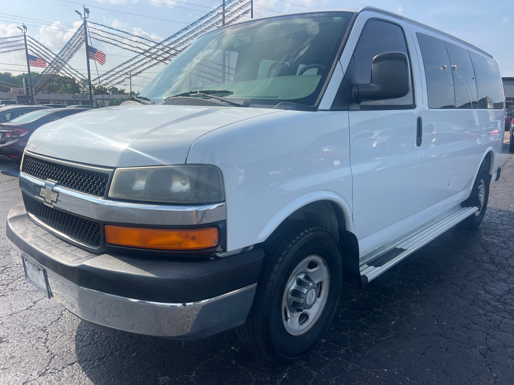 2012 Chevrolet Express Image 3