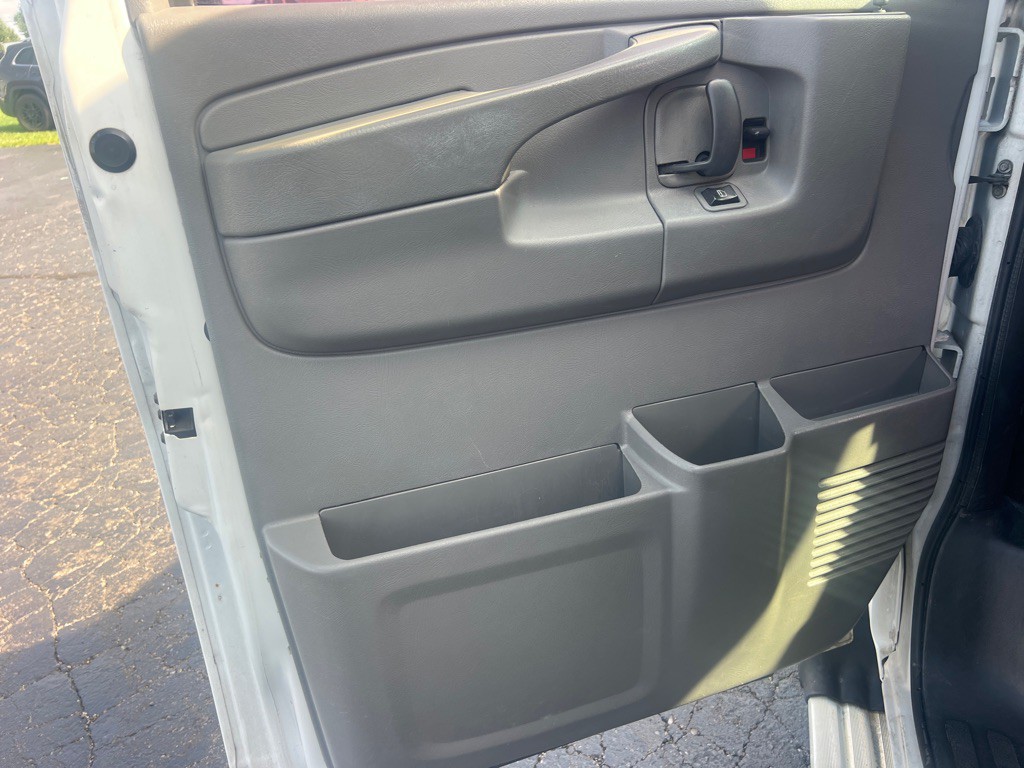 2012 Chevrolet Express Image 10