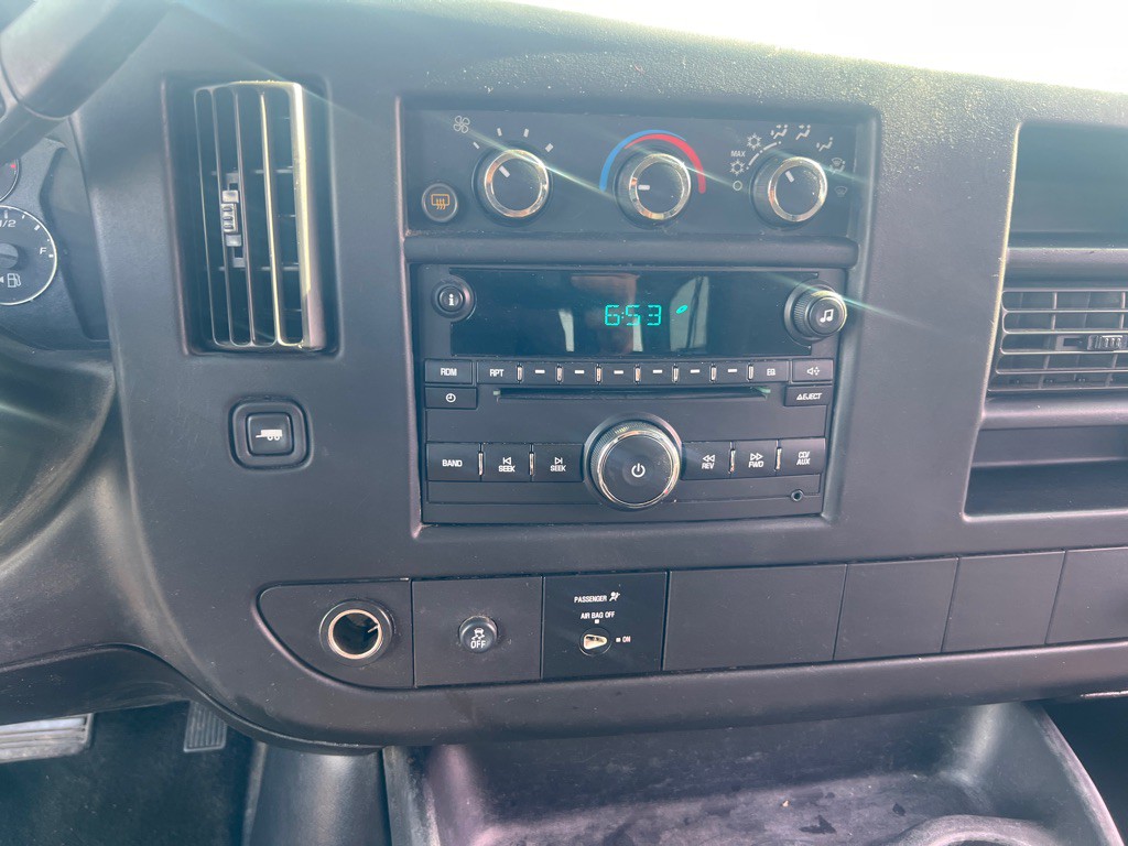 2012 Chevrolet Express Image 23