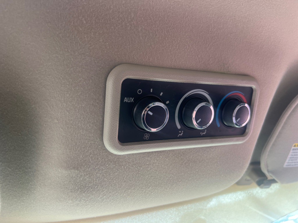 2012 Chevrolet Express Image 25