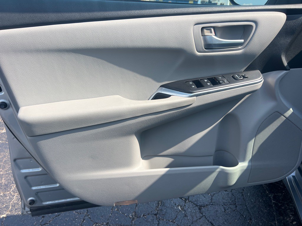 2015 Toyota Camry Image 10
