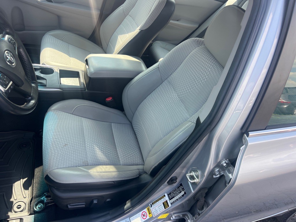 2015 Toyota Camry Image 11