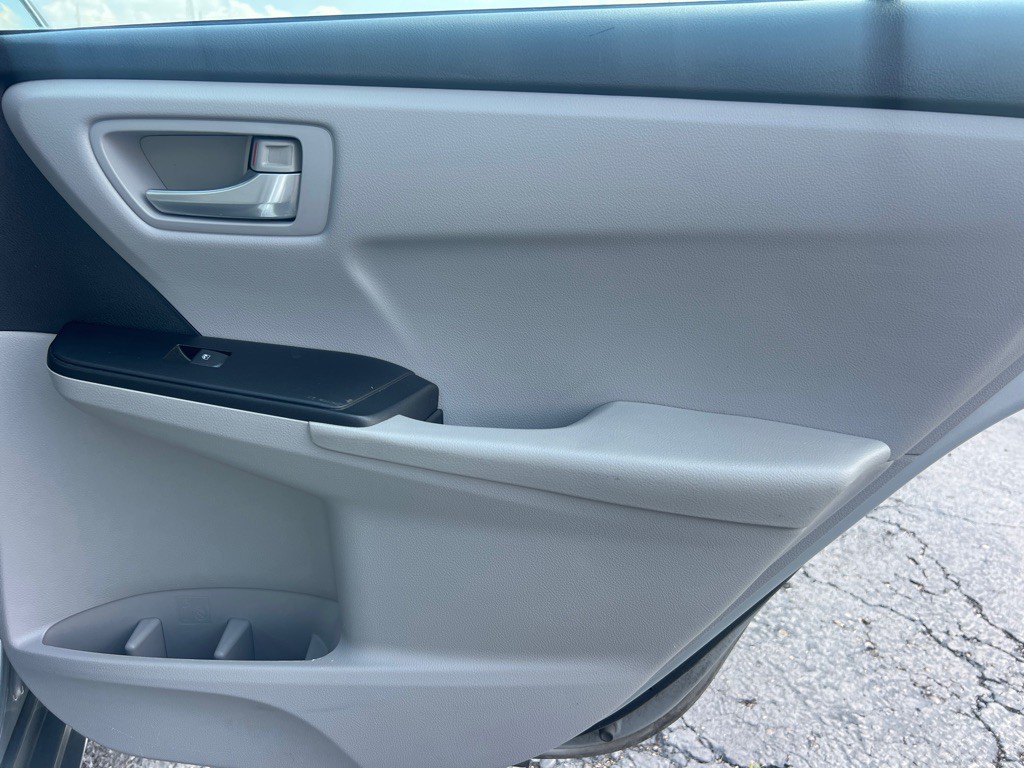 2015 Toyota Camry Image 14