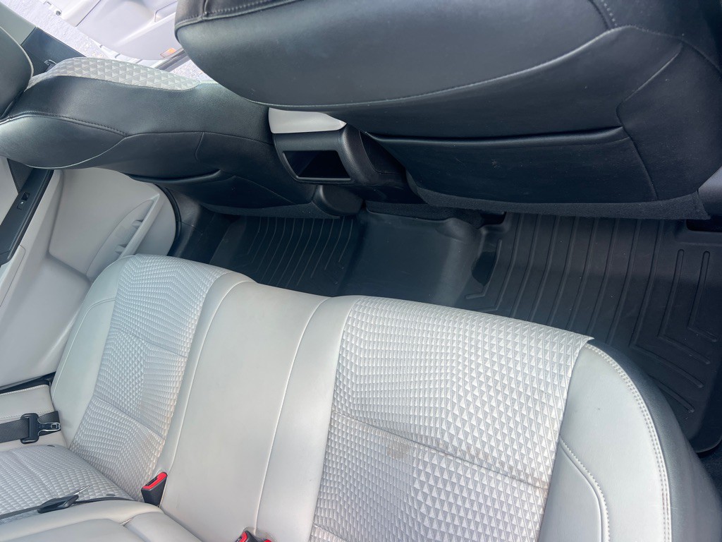 2015 Toyota Camry Image 16