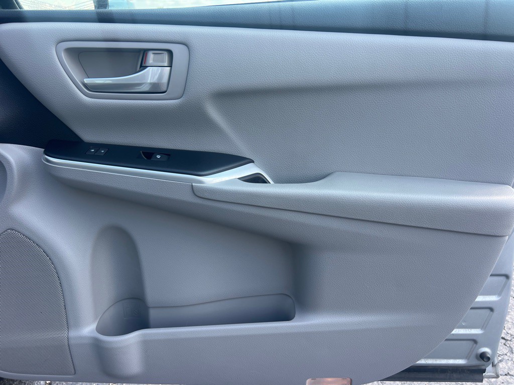 2015 Toyota Camry Image 18