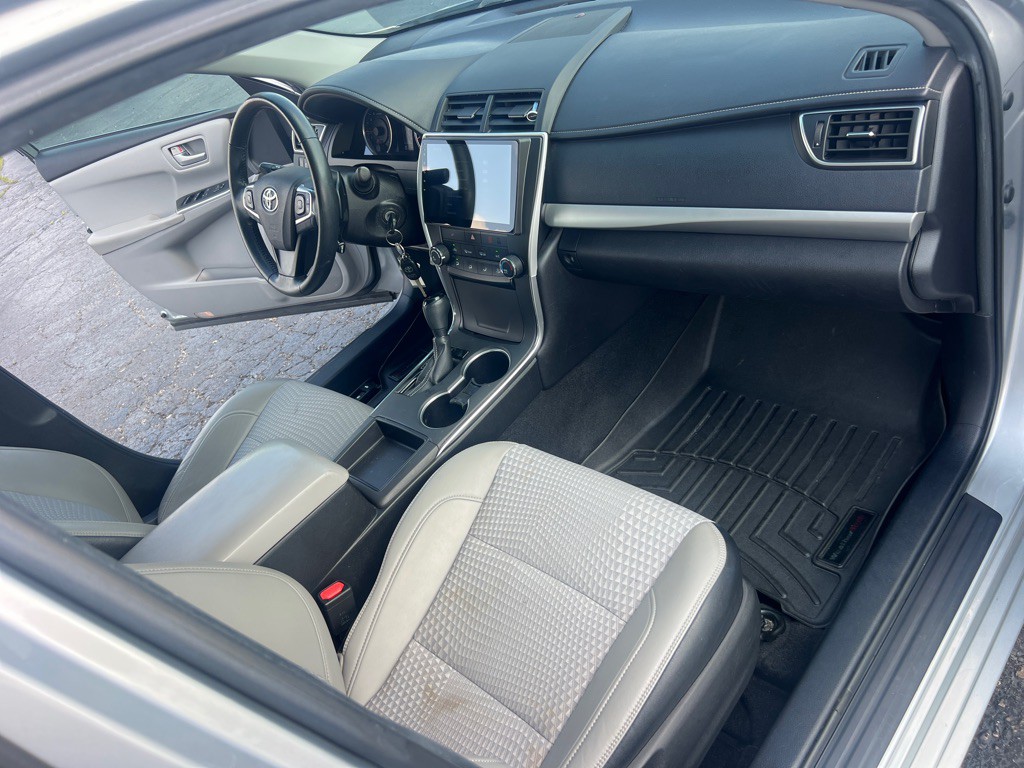 2015 Toyota Camry Image 19