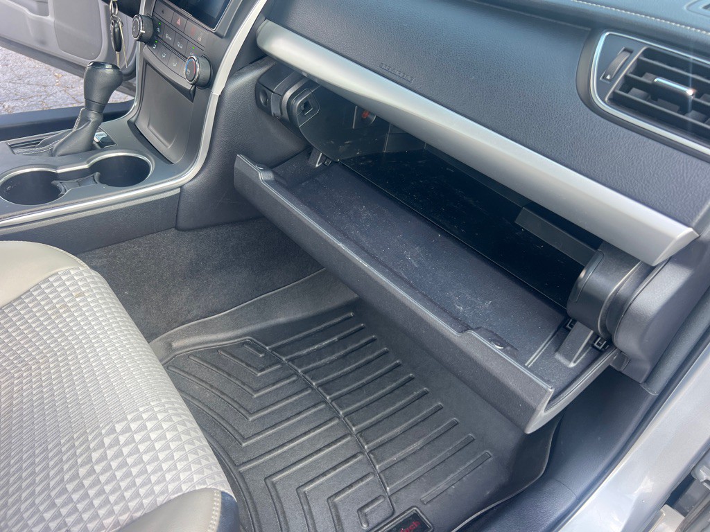 2015 Toyota Camry Image 21