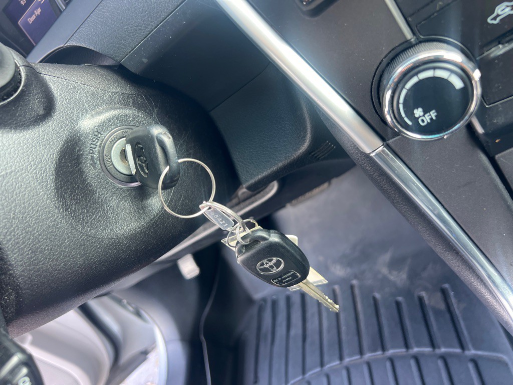 2015 Toyota Camry Image 30