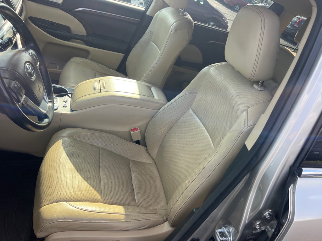 2014 Toyota Highlander Image 11