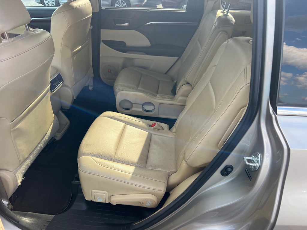 2014 Toyota Highlander Image 13