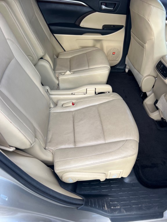 2014 Toyota Highlander Image 17