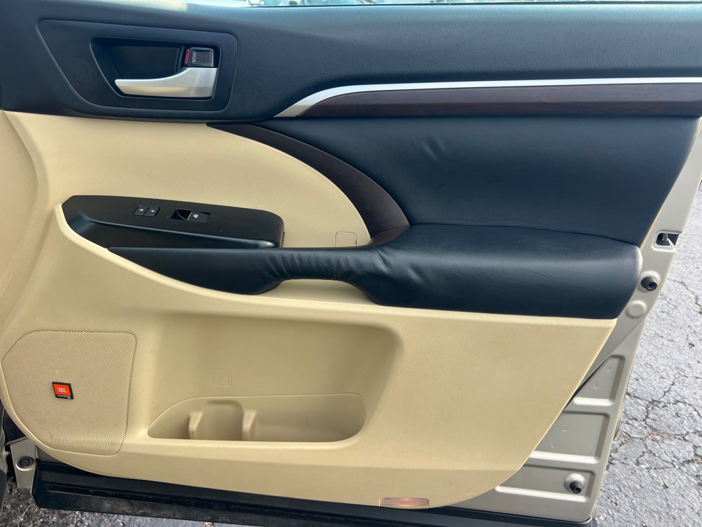 2014 Toyota Highlander Image 20