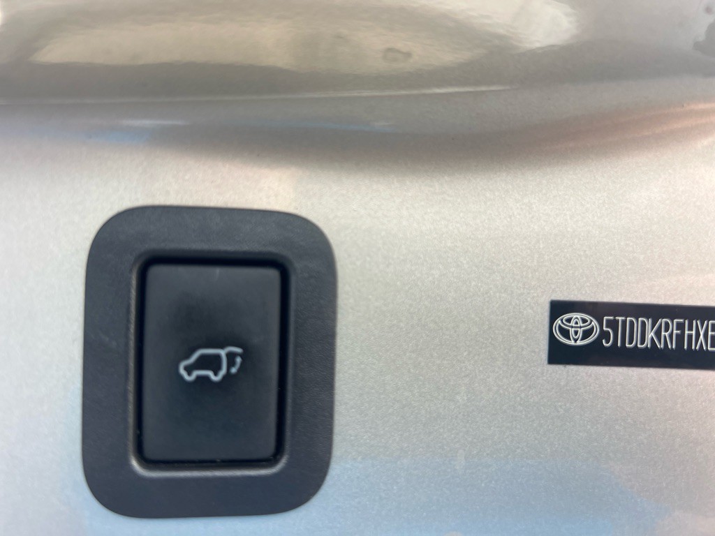 2014 Toyota Highlander Image 26
