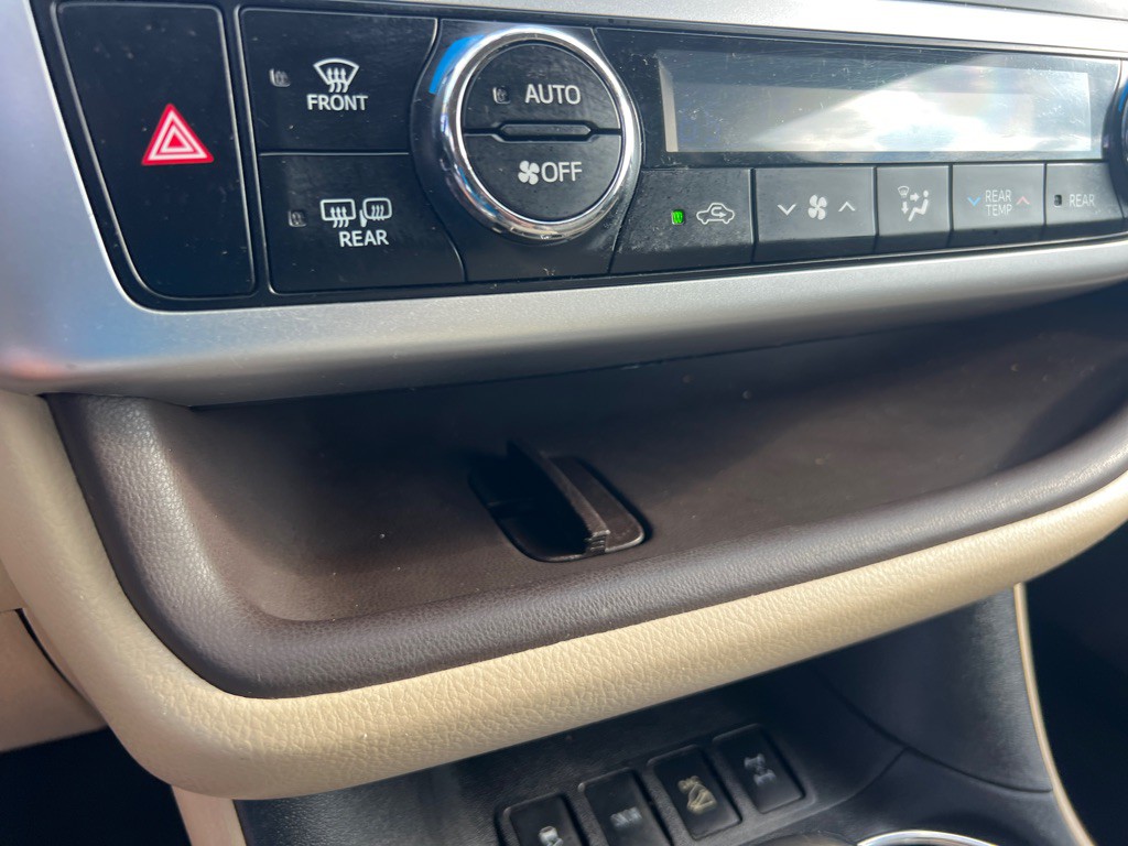 2014 Toyota Highlander Image 35