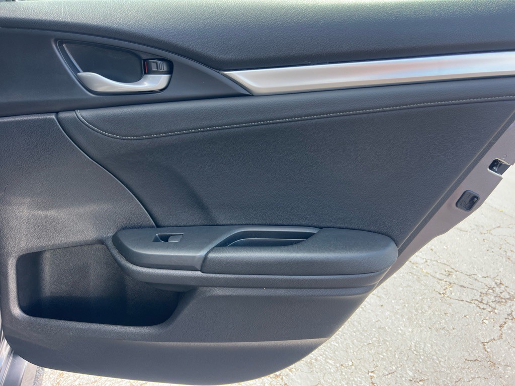 2017 Honda Civic Image 16