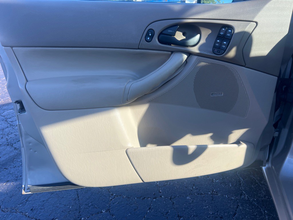 2006 Ford Focus Image 10