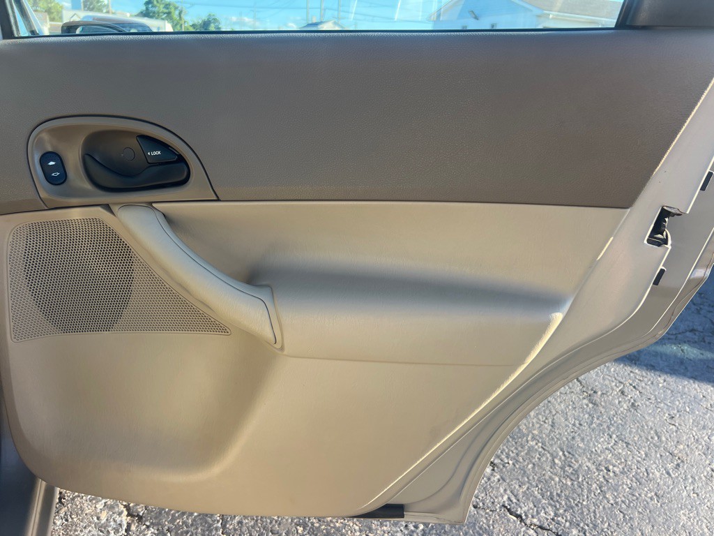 2006 Ford Focus Image 14