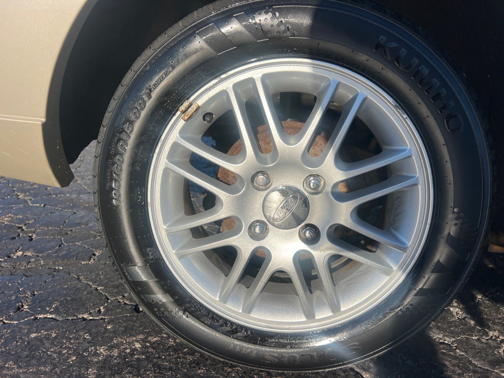 2006 Ford Focus Image 36