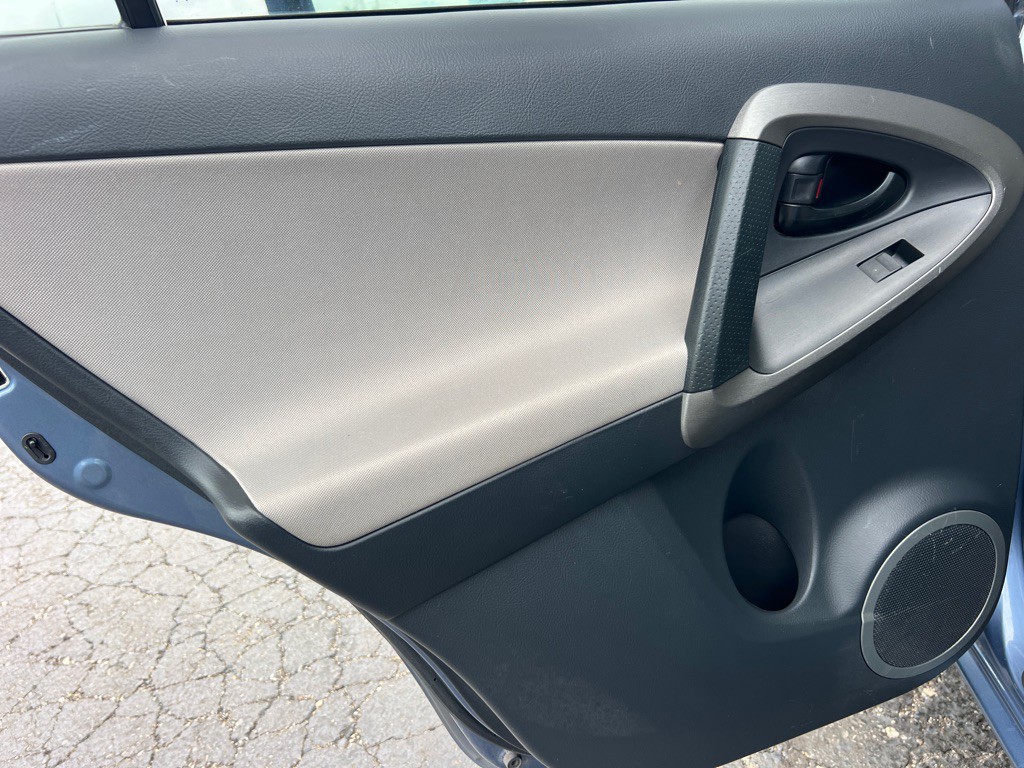 2011 Toyota Rav4 Image 12
