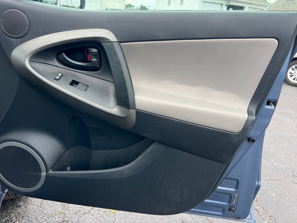 2011 Toyota Rav4 Image 18
