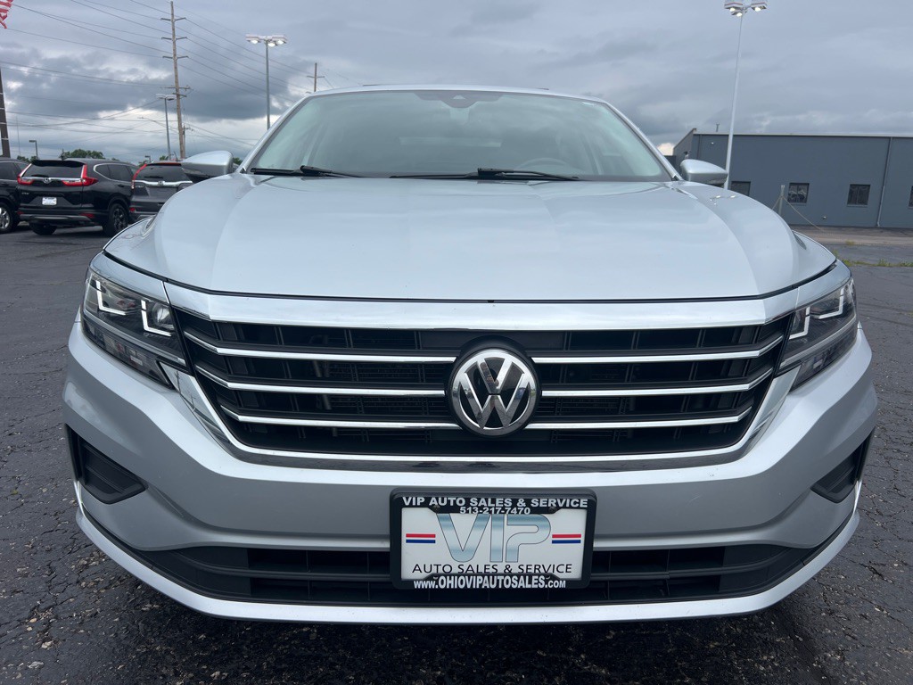 2021 Volkswagen Passat Image 2