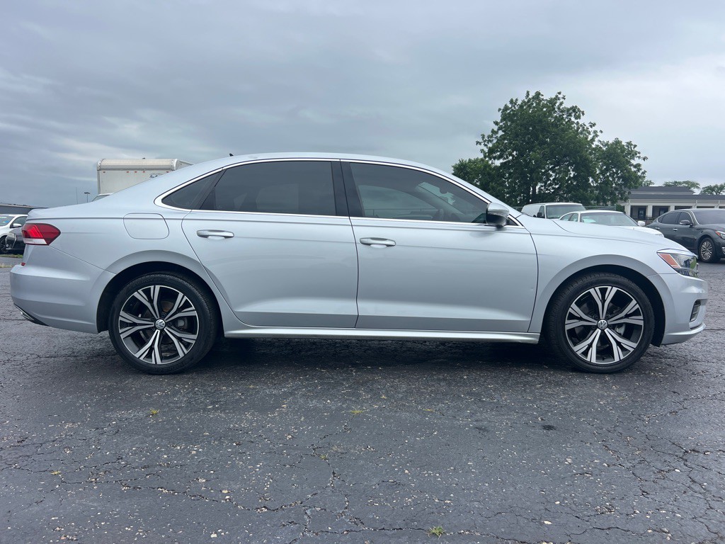 2021 Volkswagen Passat Image 8