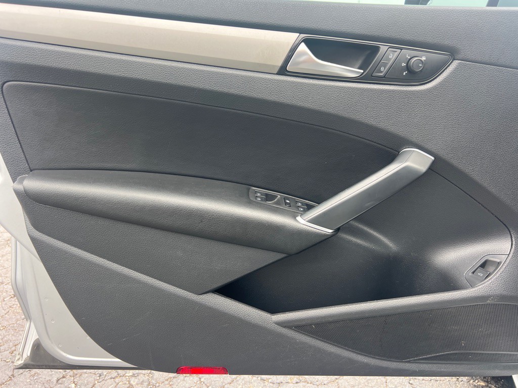 2021 Volkswagen Passat Image 10