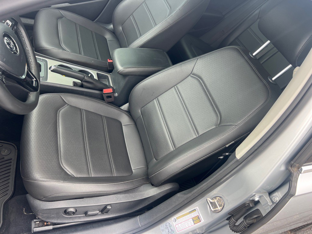 2021 Volkswagen Passat Image 11